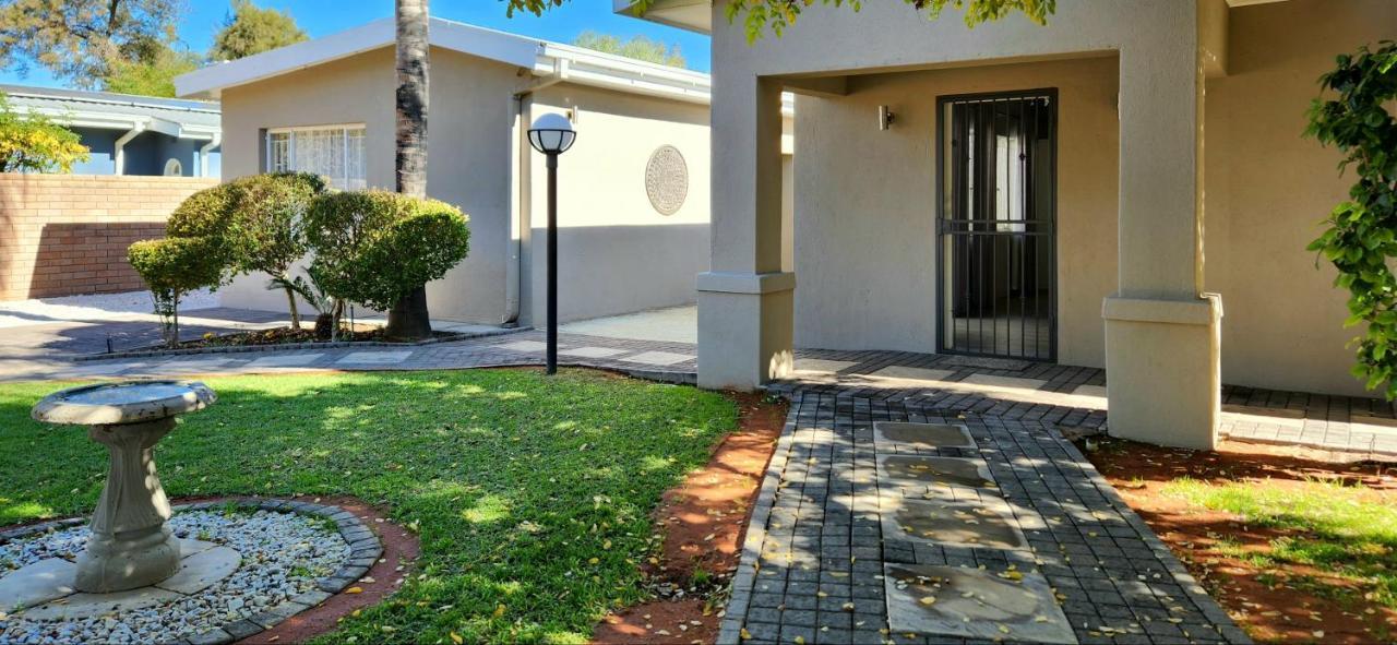 Green Kalahari Guesthouse Upington Exterior photo