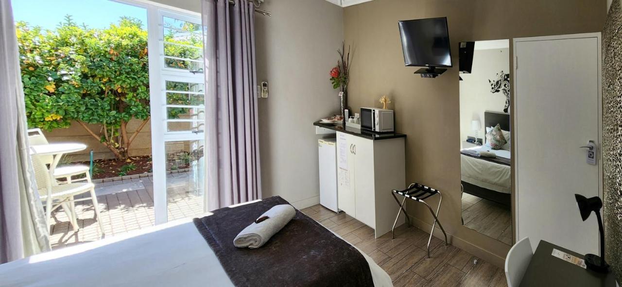 Green Kalahari Guesthouse Upington Exterior photo