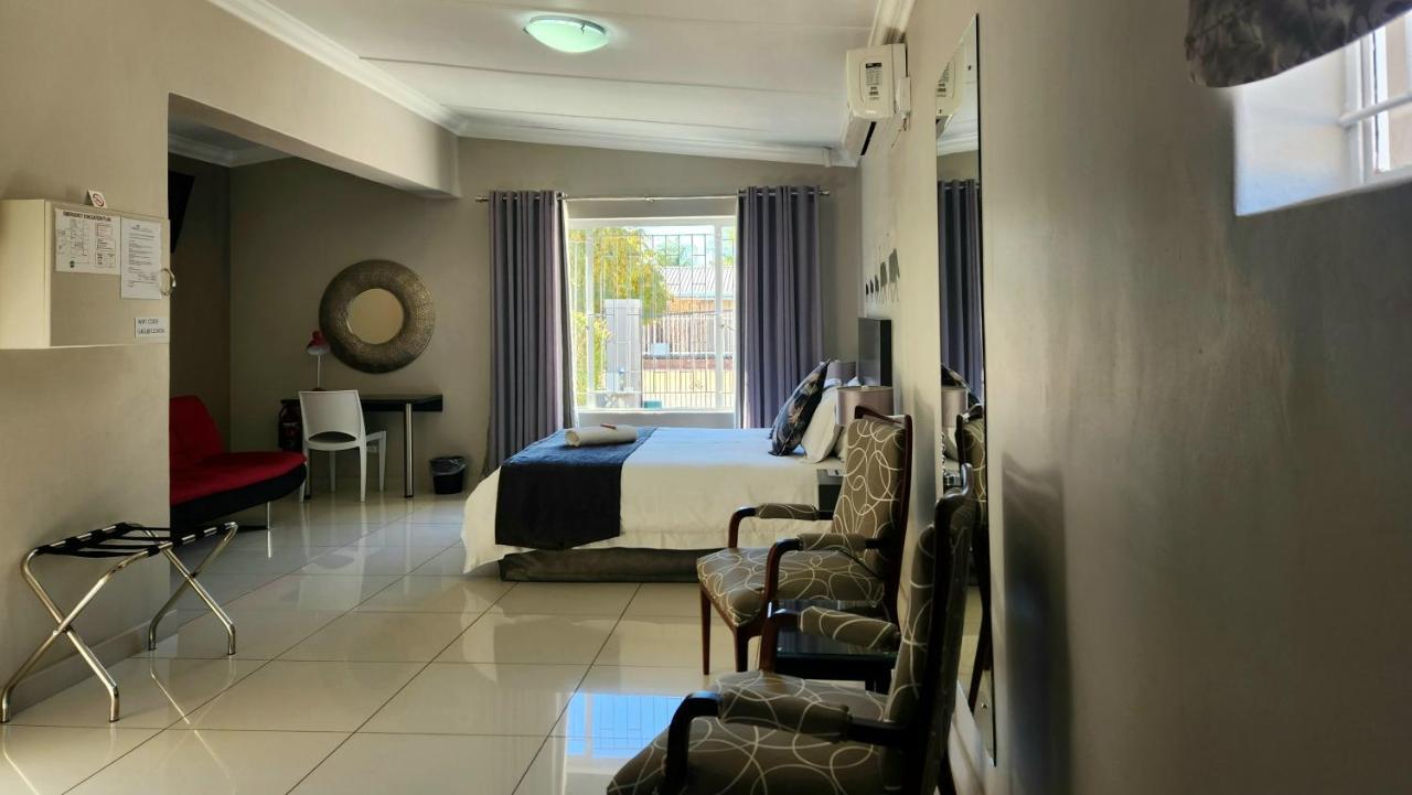 Green Kalahari Guesthouse Upington Exterior photo