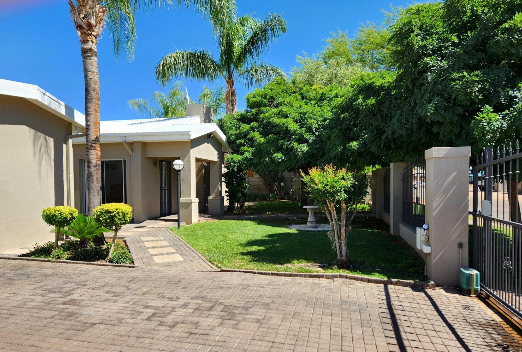 Green Kalahari Guesthouse Upington Exterior photo